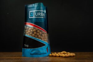 Urban Bait Strawberry Nutcracker Boilies 14mm 1kg